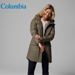 Columbia Women's Green parka/ mountain jacket